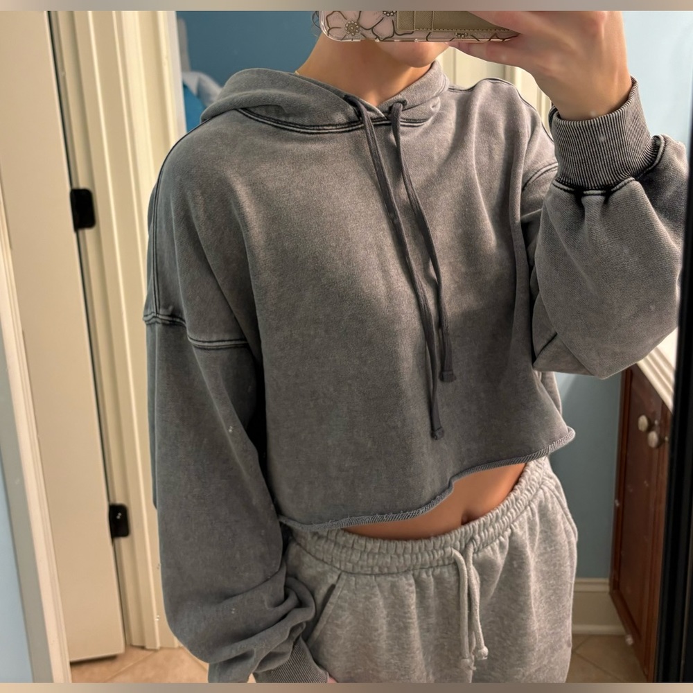 Garage cropped hoodie